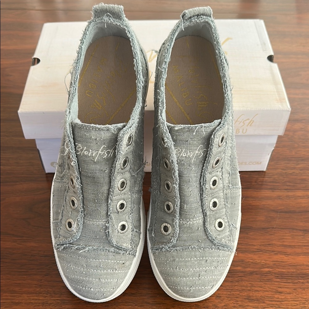 Blowfish Super PlayCasual Slip-On Sneakers. Color Raindrop linen